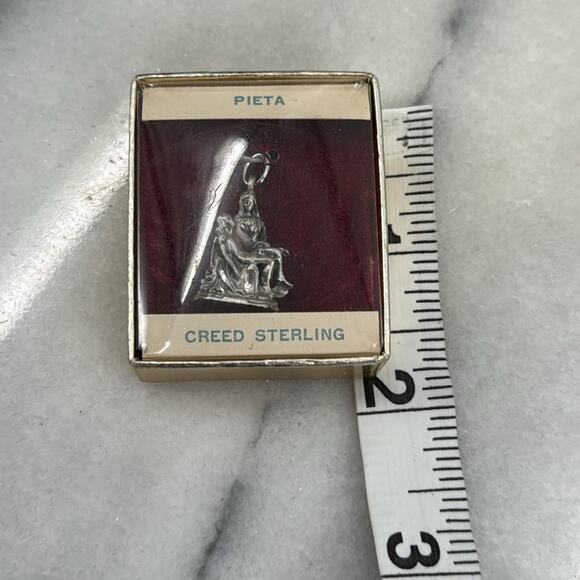 Vintage pieta Sterling silver La Pietà di Michelangelo pendant - Picture 4 of 4
